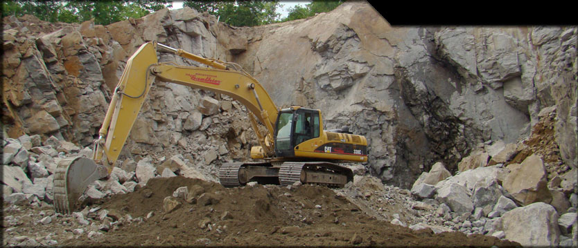 excavatrice dans une carrière