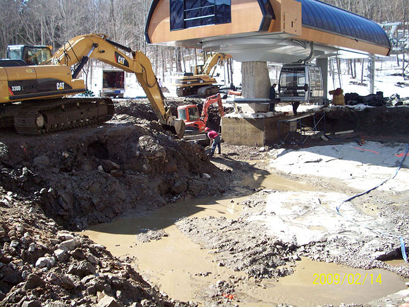 équipement d'excavation bâtissant un remonte-pente